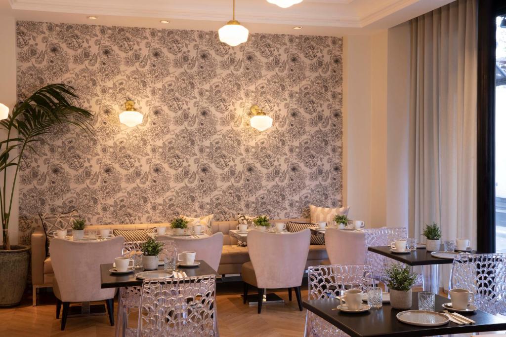 First Hotel Paris Tour Eiffel - Resim 18