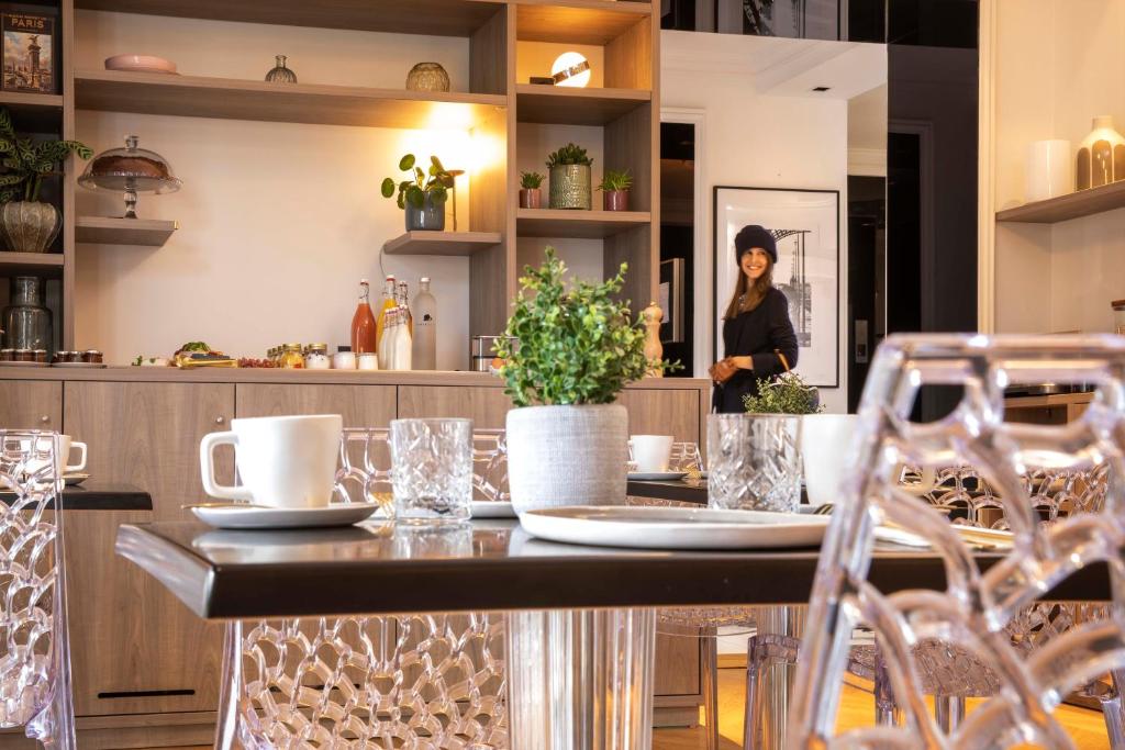 First Hotel Paris Tour Eiffel - Resim 26