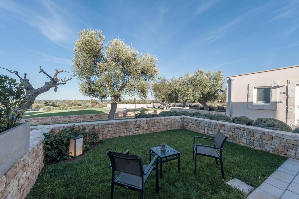 A garden outside Villa Torre Bianca by Emily Hotels