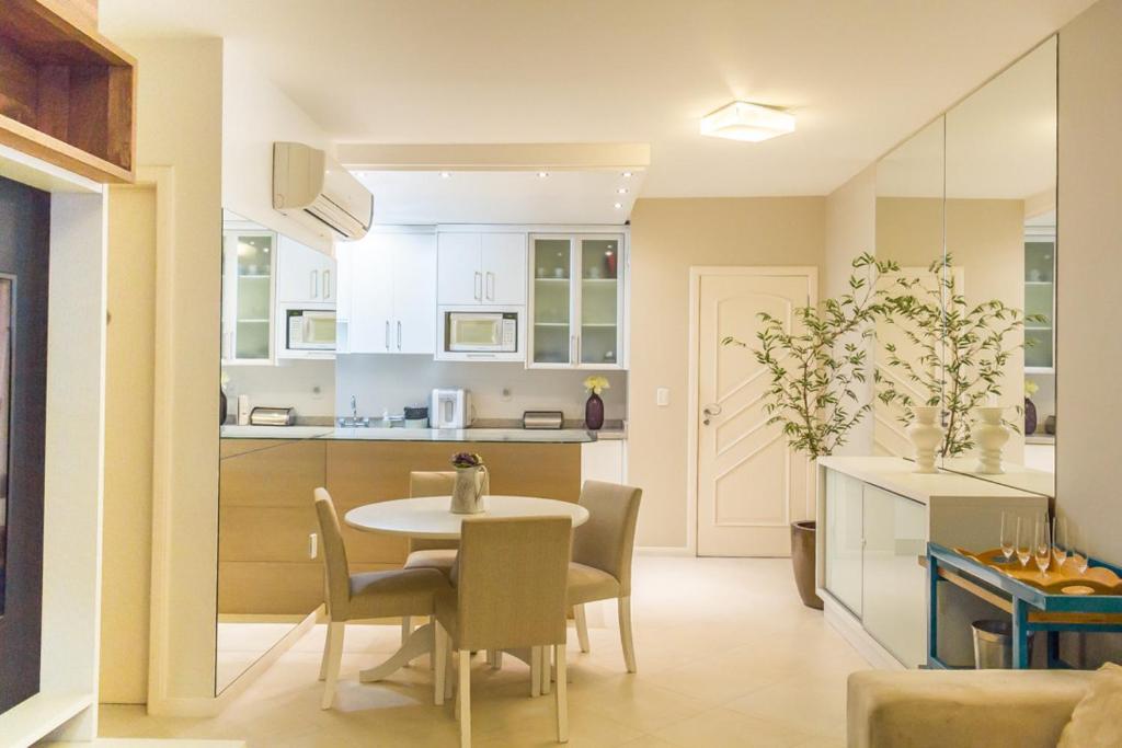  Apartamento Jurere Internacional sacada com churrasqueira