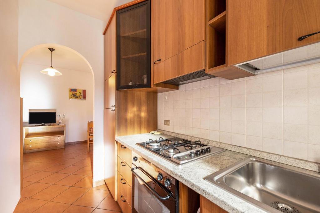 Kuchnia lub aneks kuchenny w obiekcie Villa Mazzel - Cima 12