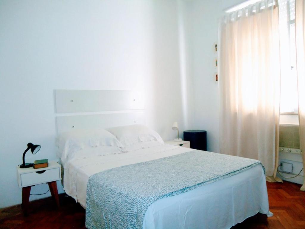  Copacabana 3 quartos ar cond a 2 qds da praia
