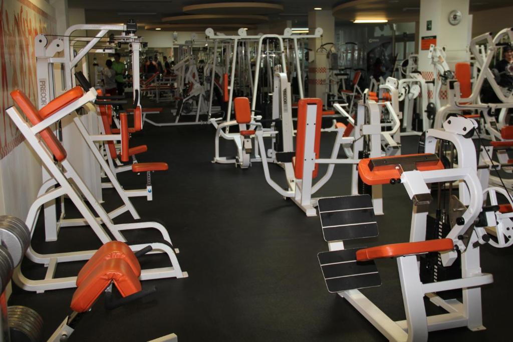 Fitness centrum a/nebo fitness zařízení v ubytování Hotel Real Zapopan
