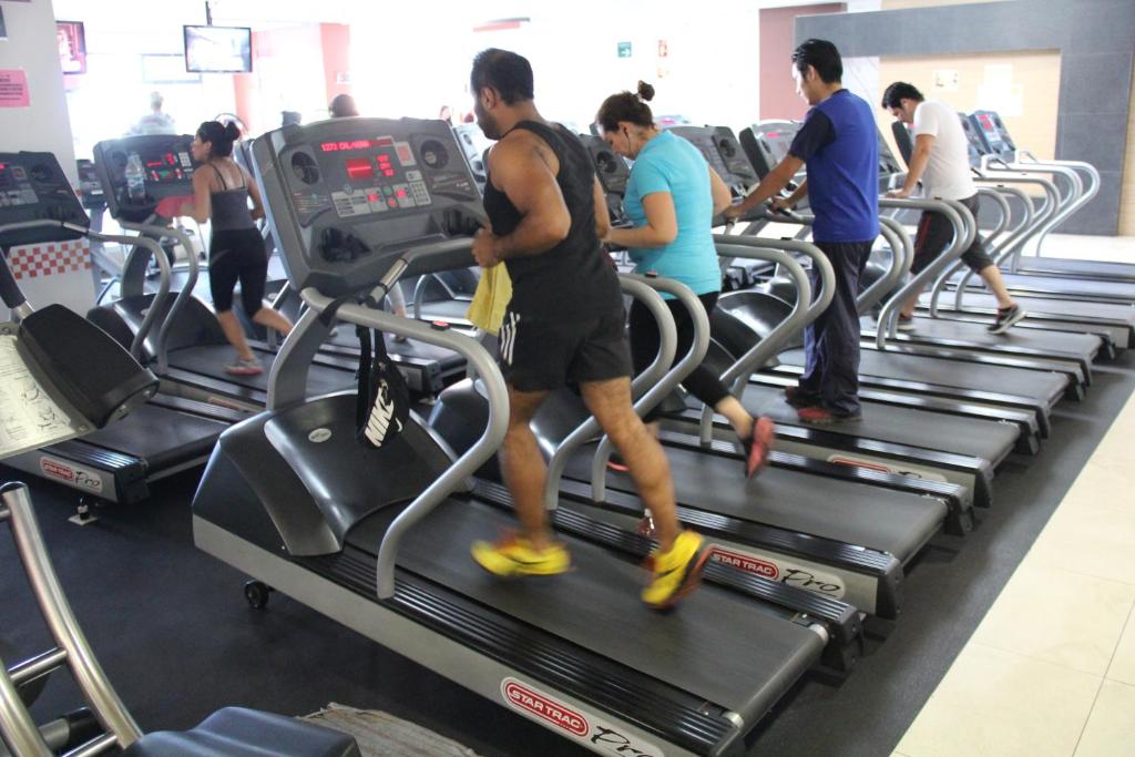 Fitness centrum a/nebo fitness zařízení v ubytování Hotel Real Zapopan