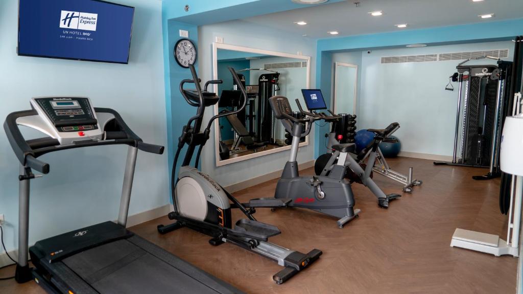 Fitness centrum a/nebo fitness zařízení v ubytování Holiday Inn Express San Juan Condado by IHG