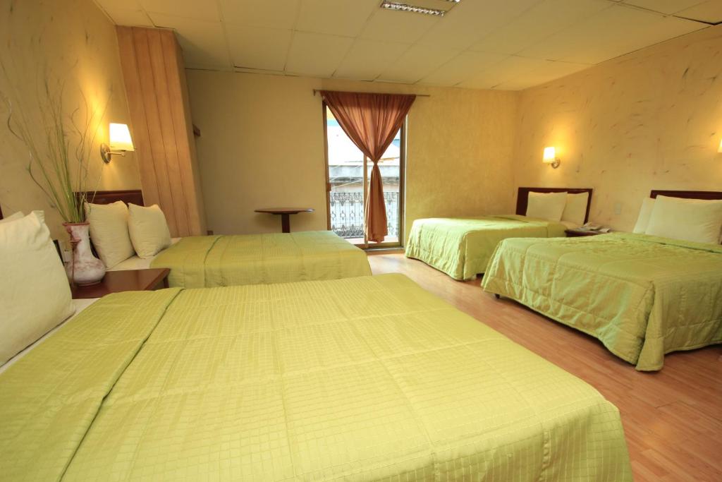 Postel nebo postele na pokoji v ubytování Hotel Enterprise Inn Plaza