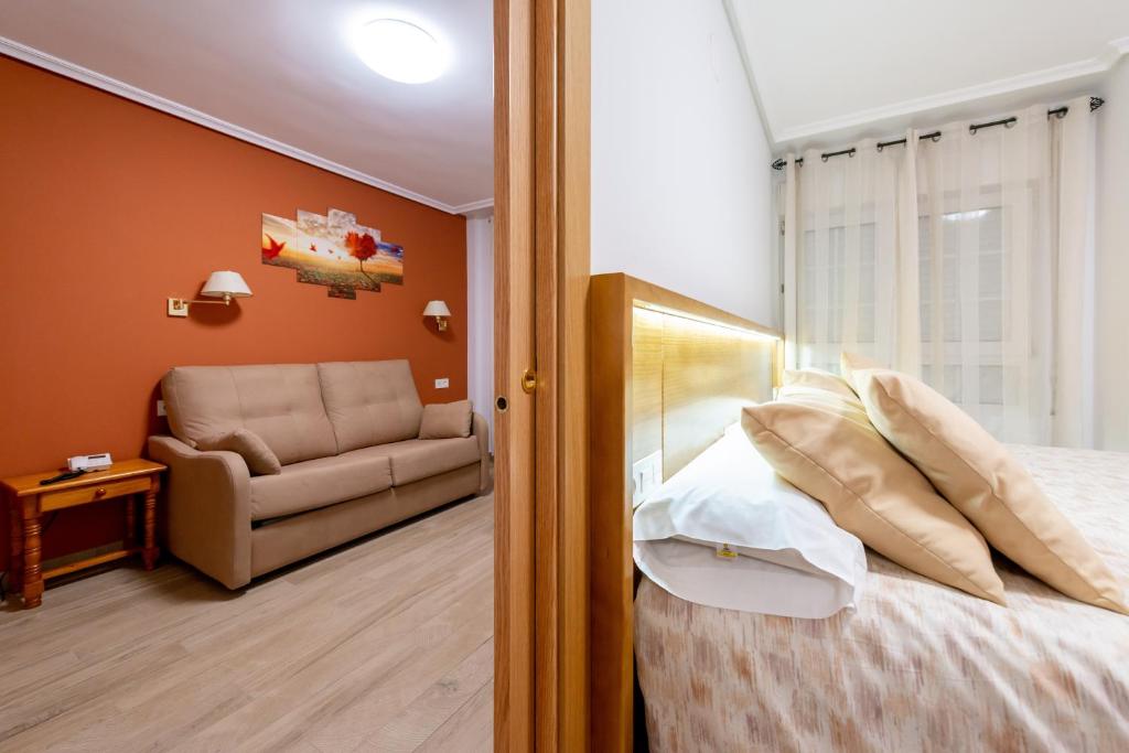 Postel nebo postele na pokoji v ubytování Tierra de la Reina