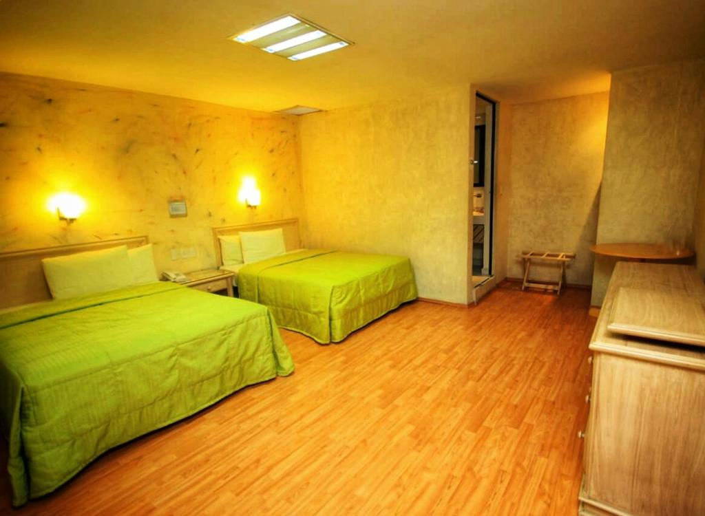 Postel nebo postele na pokoji v ubytování Hotel Enterprise Inn Plaza