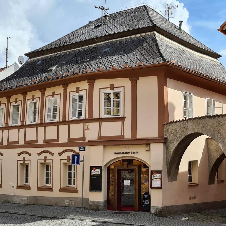 a building with a tile roof on a street at Konšelský šenk Domažlice in Domažlice