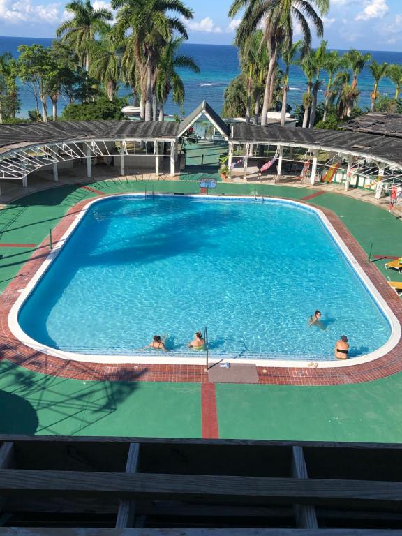 Bazén v ubytování Marriott SeaCastles E22, Montego Bay nebo v jeho okolí