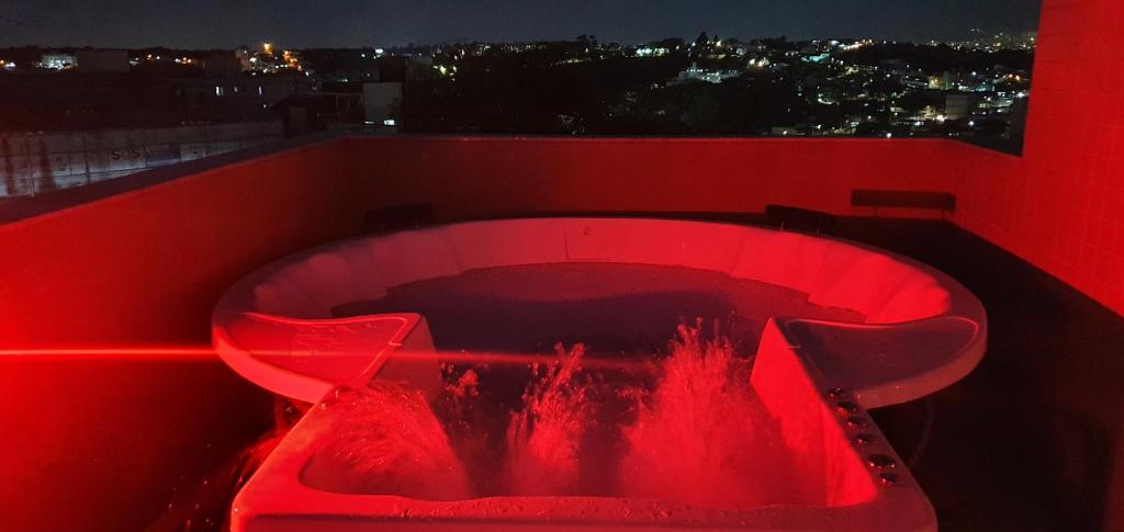  Cobertura Duplex com Hidromassagem ao ar livre para 8 pessoas.