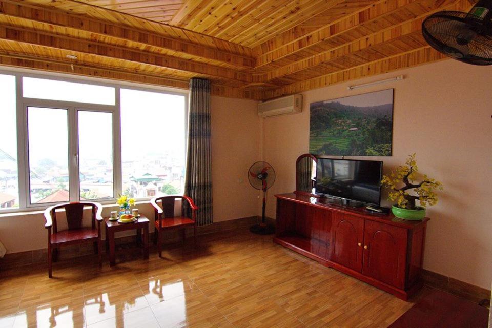 TV a/nebo společenská místnost v ubytování Ngan Nga Bac Ha Hotel