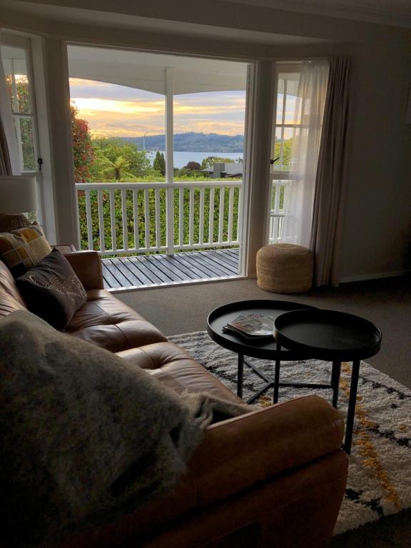 2mins to lakefront Family Retreat - Resim 17