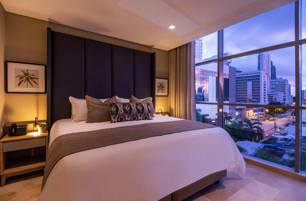 Postel nebo postele na pokoji v ubytování Oz Hotel Luxury
