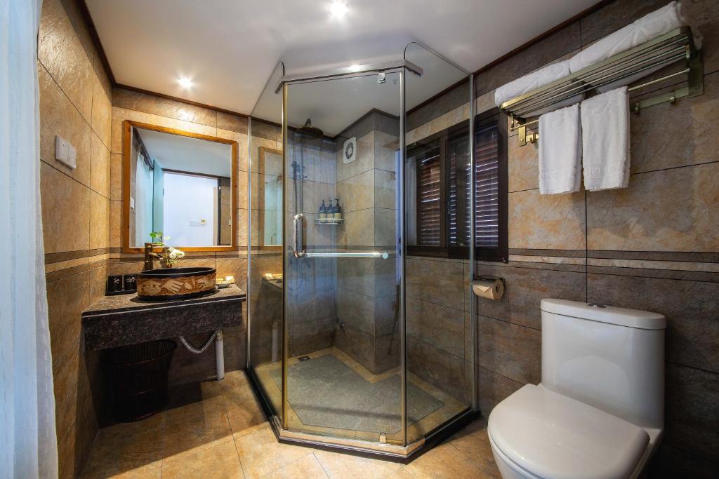 Koupelna v ubytování Serene Vale Inn Guilin-Free One Way pick up service to High-speed Railway Station for 2 Nights