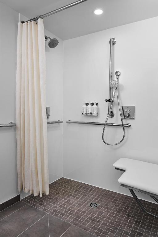 YOTEL Washington DC - Premium King Accessible