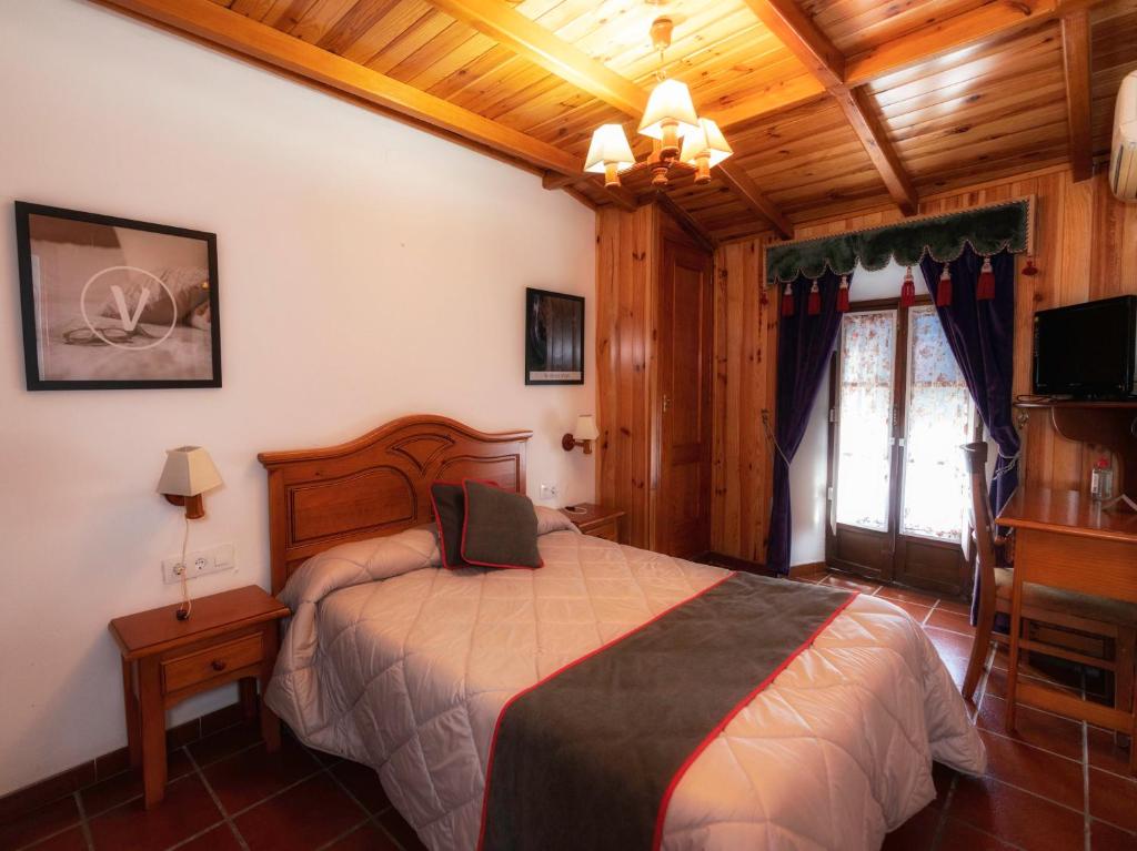 Cama o camas de una habitación en Hotel Las Palmeras by Vivere Stays