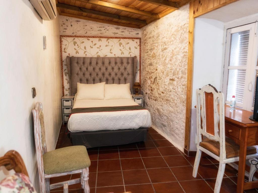 Cama o camas de una habitación en Hotel Las Palmeras by Vivere Stays