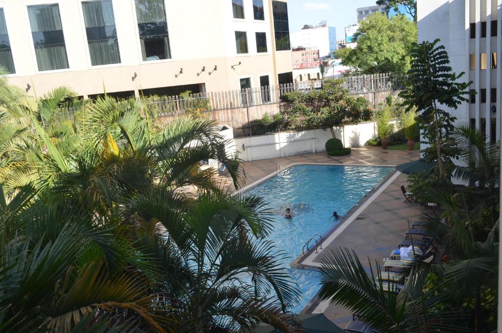 Bazén v ubytování Jacaranda Hotel Nairobi nebo v jeho okolí