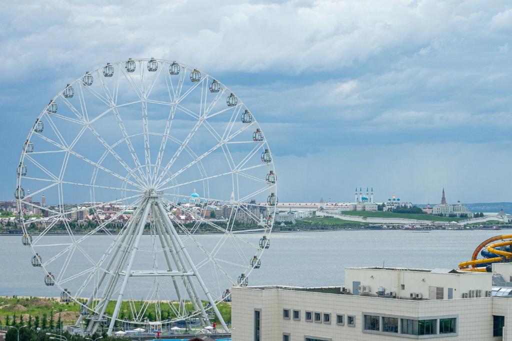 カザンにあるApartment on Chistopolskaya 66の大観覧車