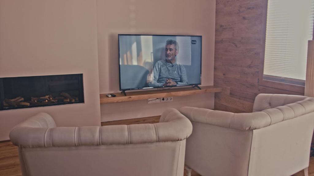 TV a/nebo společenská místnost v ubytování Hotel Els Caçadors de Ribes