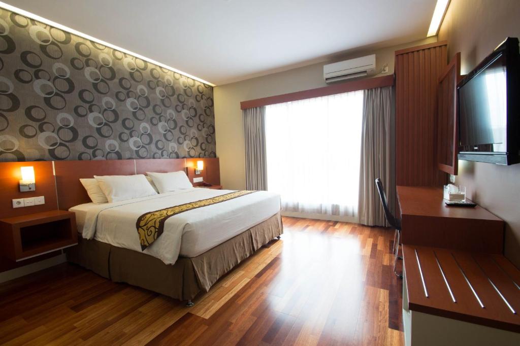 Postel nebo postele na pokoji v ubytování Hotel Trio Indah 2