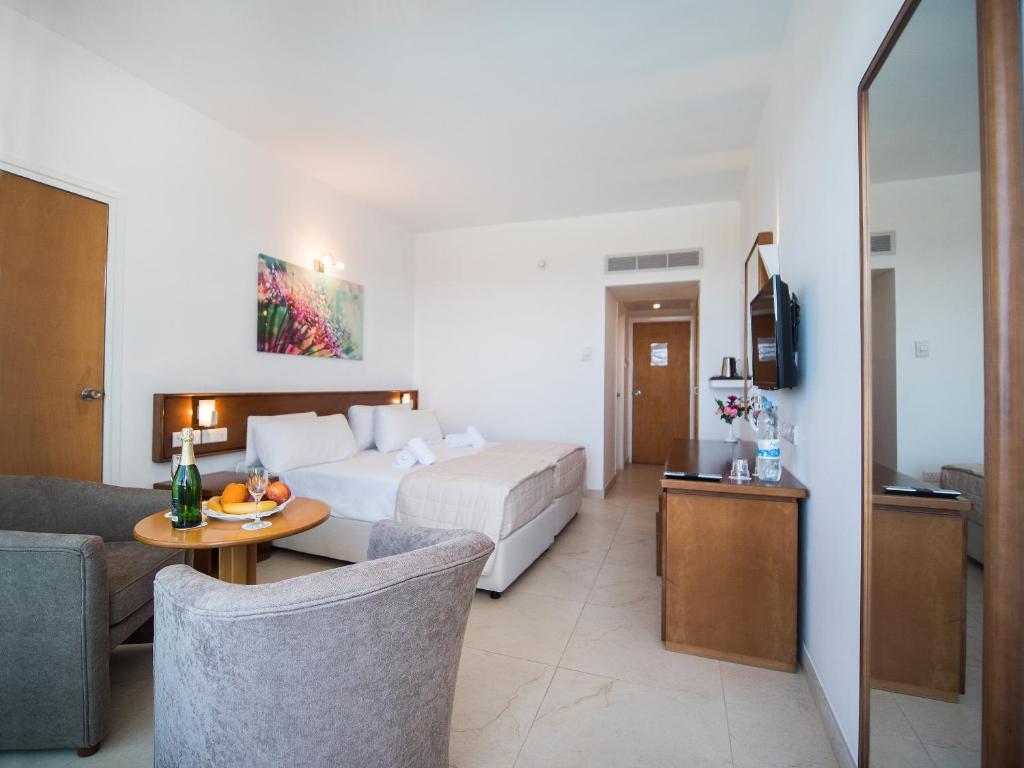 Avlida Hotel - Classic Double Or Twin Run Of The House