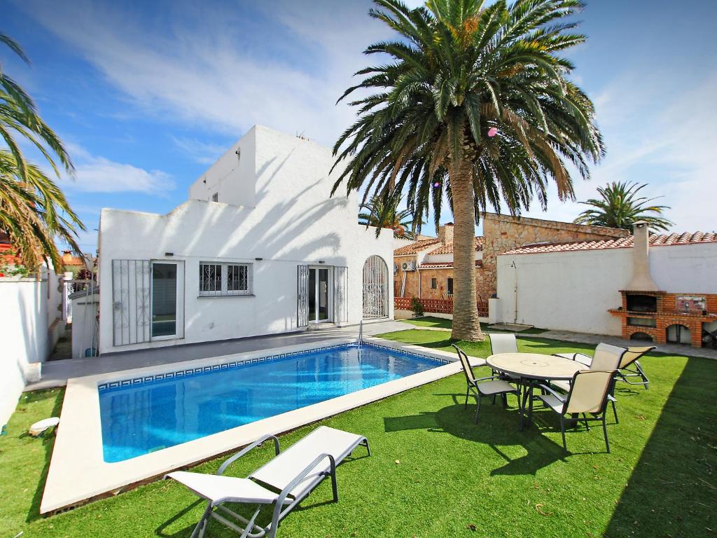 Bazén v ubytovaní Holiday Home Alberes by Interhome alebo v jeho blízkosti
