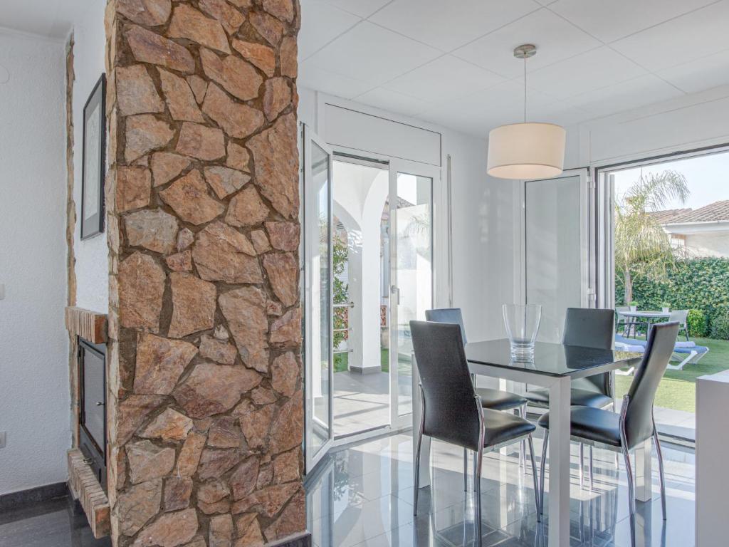 Posedenie v ubytovaní Holiday Home Alberes by Interhome