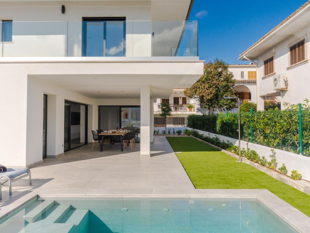 Bazén v ubytovaní Holiday Home Ca na Cati by Interhome alebo v jeho blízkosti