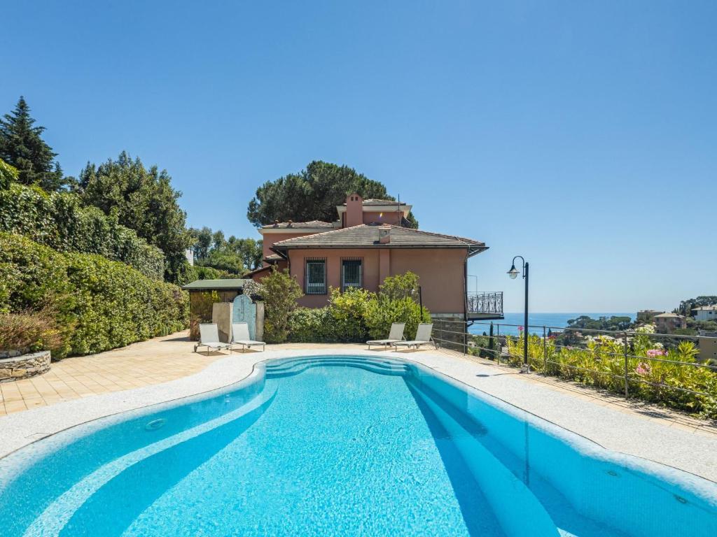 basen przed domem w obiekcie Villa Aldo by Interhome w Rapallo