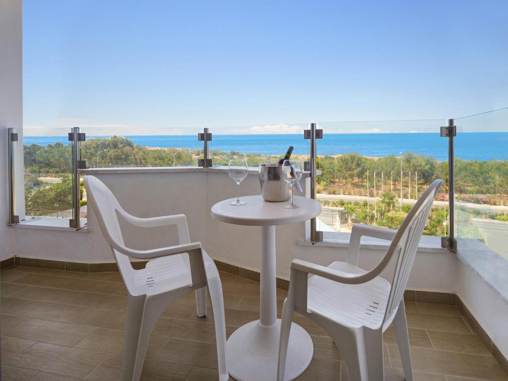 Avlida Hotel - Suite With Sea View