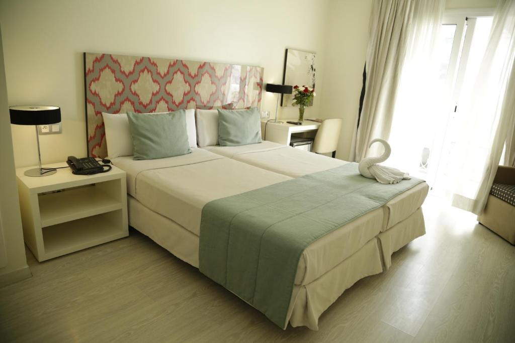 Voodi või voodid majutusasutuse Al Mandari Hôtel Tétouan toas