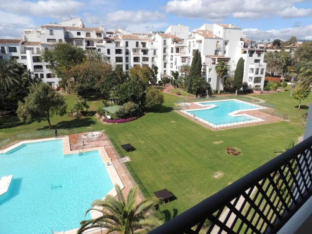 Utsikt över poolen vid Puerto Banús Marbella eller i närheten