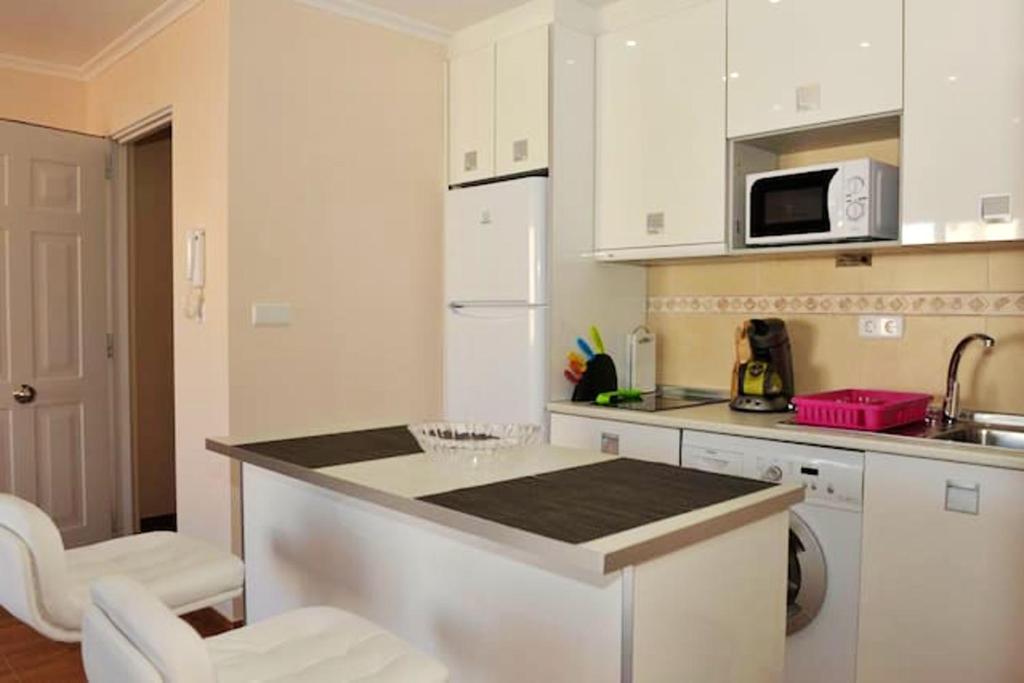 Kuchyňa alebo kuchynka v ubytovaní Modern apartment in Torrevieja, 60 m², near beaches