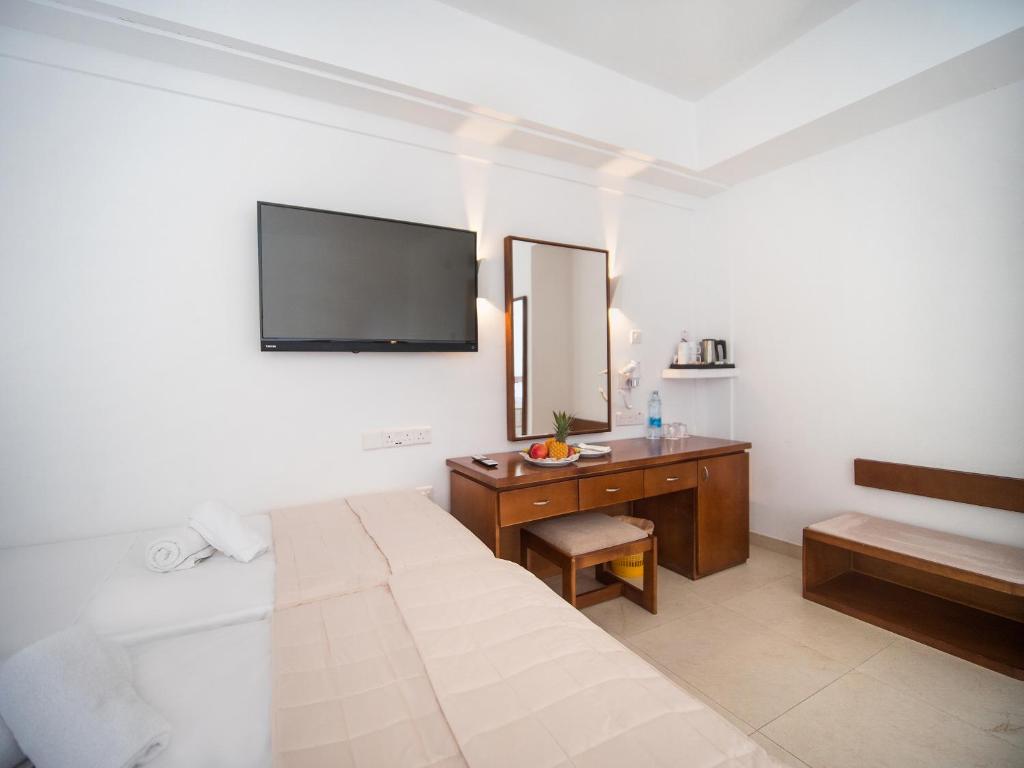 Avlida Hotel - Family Room With Inland View