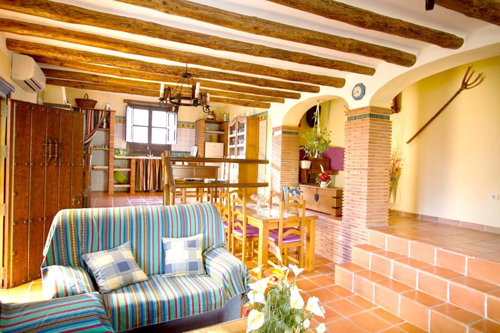 Posezení v ubytování Spacious Villa with Pool - Órgiva - Mountain View