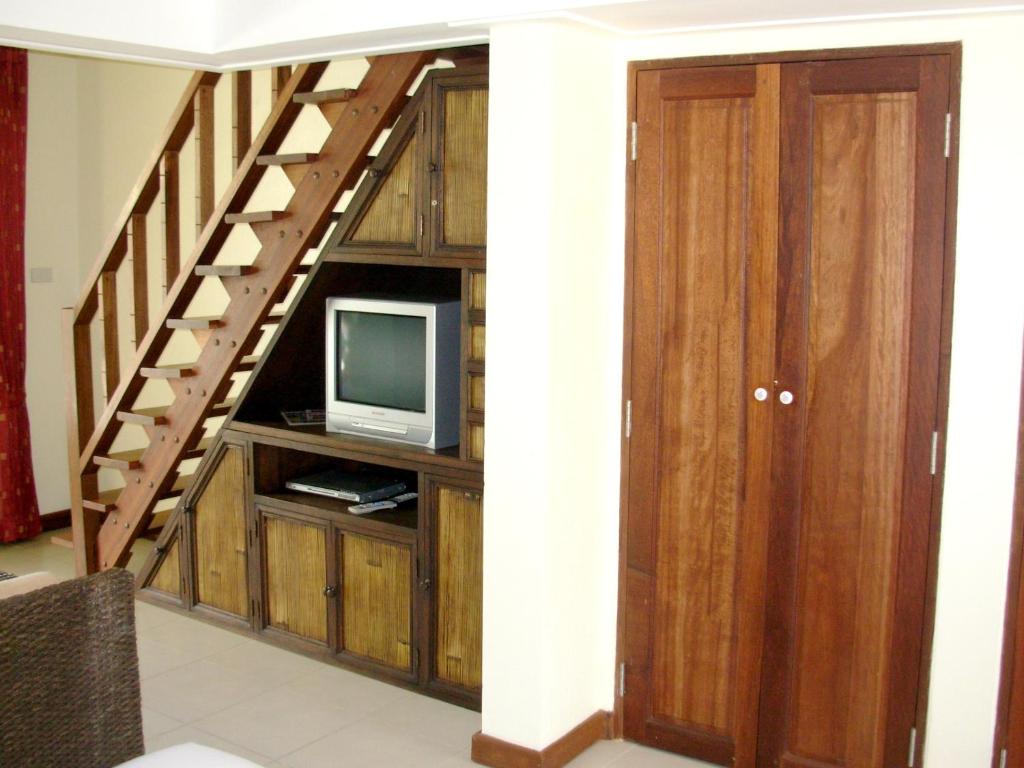 TV a/nebo společenská místnost v ubytování Cozy apartment in Ko Samui 64 m² with shared pool