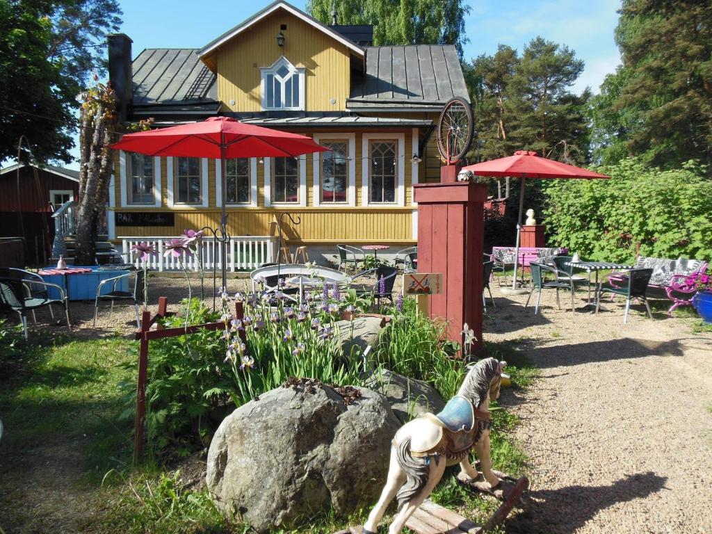 a statue of a dog in front of a house at Hotel & Cafe Lanterna in Nauvo