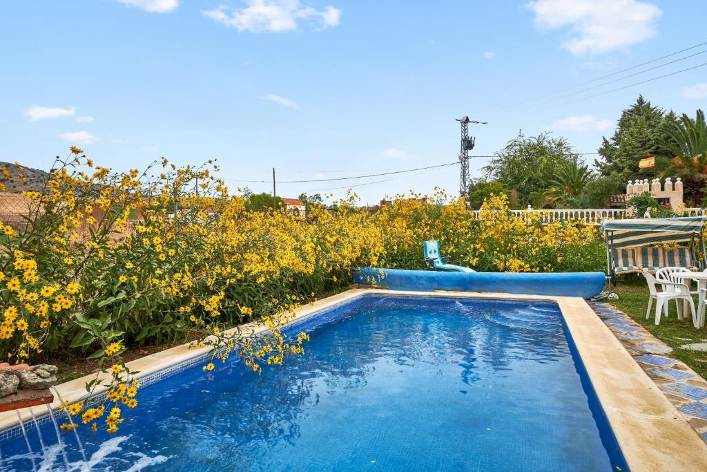 The swimming pool at or close to Spacious villa with pool in Porzuna - 90 m² and mountain view
