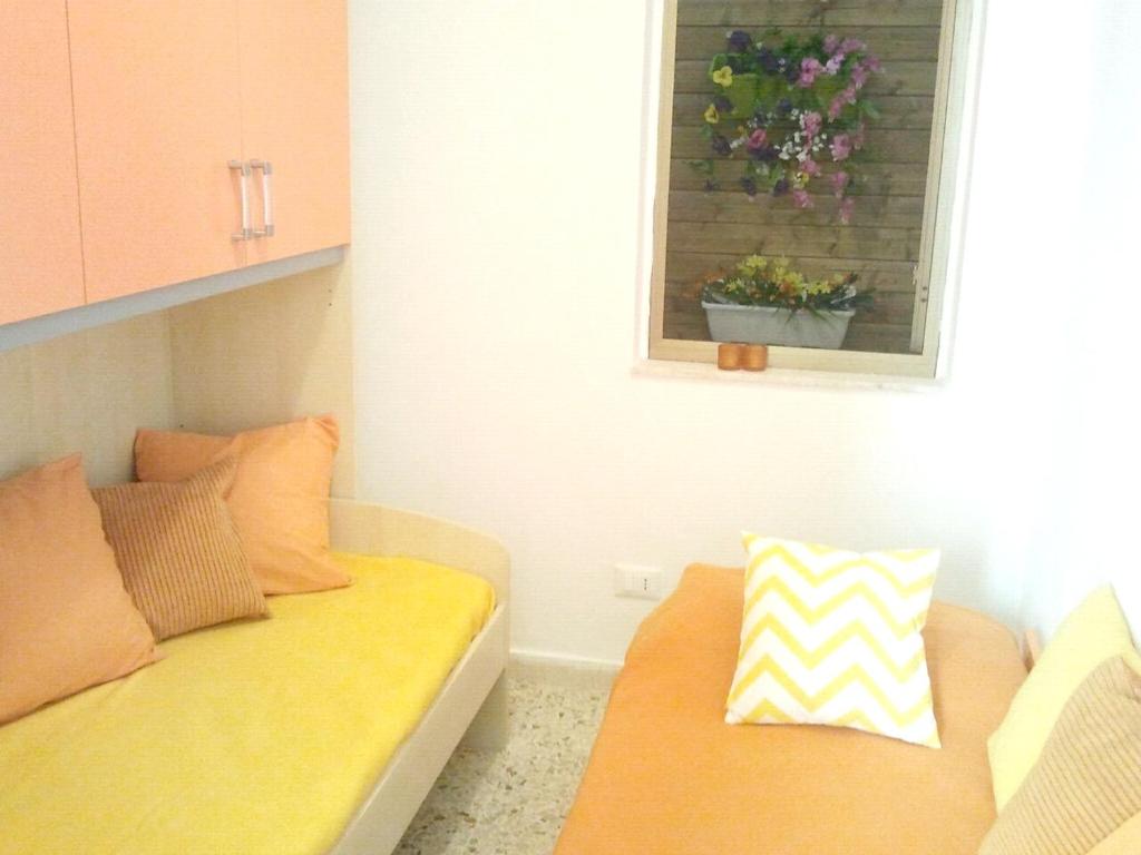 A seating area at Bright Apartment in Alcamo: 100 m² with Sea View