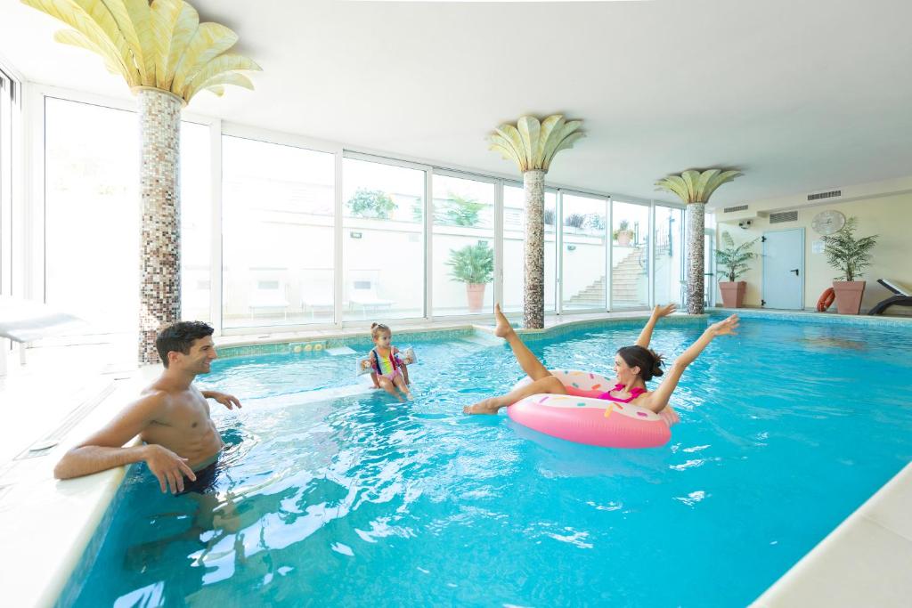 Bazén v ubytování Hotel Orizzonte nebo v jeho okolí