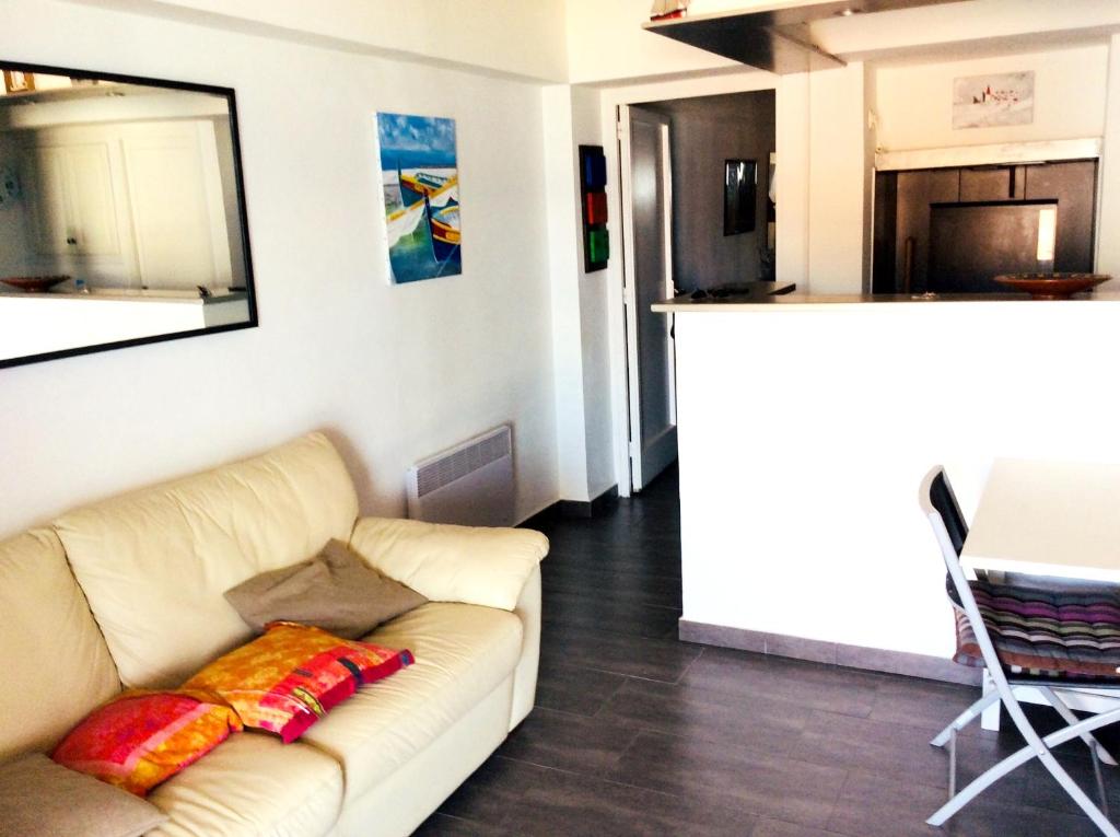 Kuchyňa alebo kuchynka v ubytovaní Cozy Apartment in Palamós 65m² + Sea View