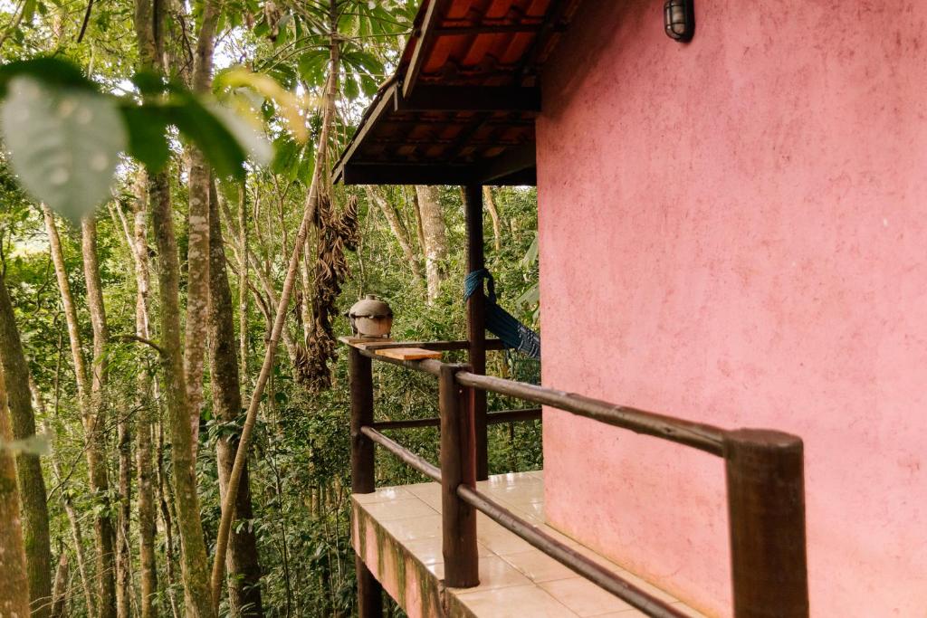Chalés do Beto em Macacos - Chalet De Una Habitación (rosa)