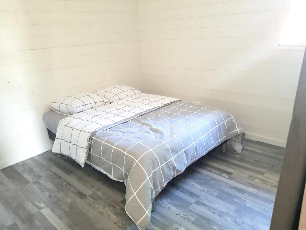 a bed with two pillows in a room at Maison d'une chambre avec jardin clos et wifi a Audenge a 3 km de la plage in Audenge