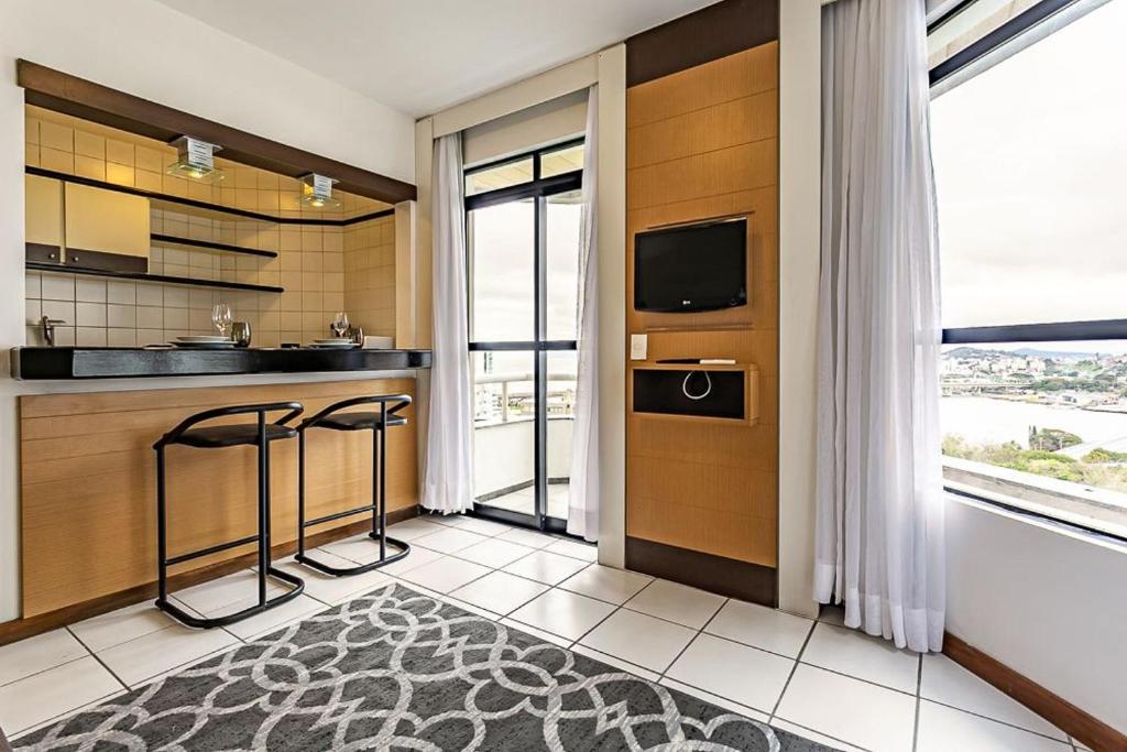  Apartamento em condomínio com infra completa e vista mar CA17