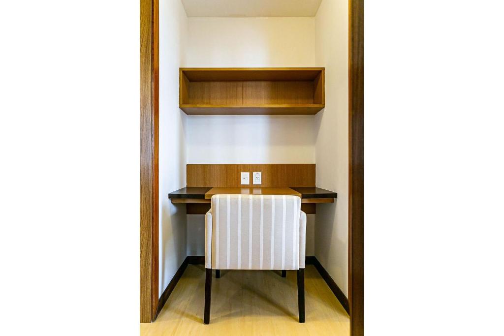  Apartamento em condomínio com infra completa e vista mar CA17