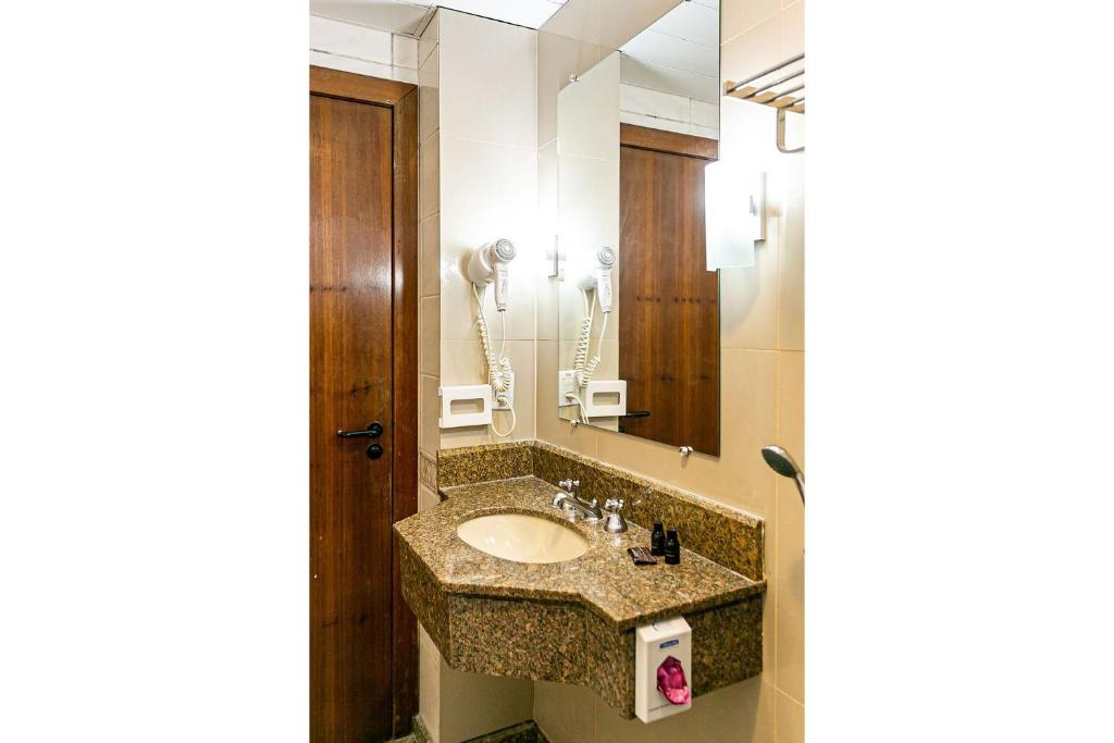  Apartamento em condomínio com infra completa e vista mar CA17