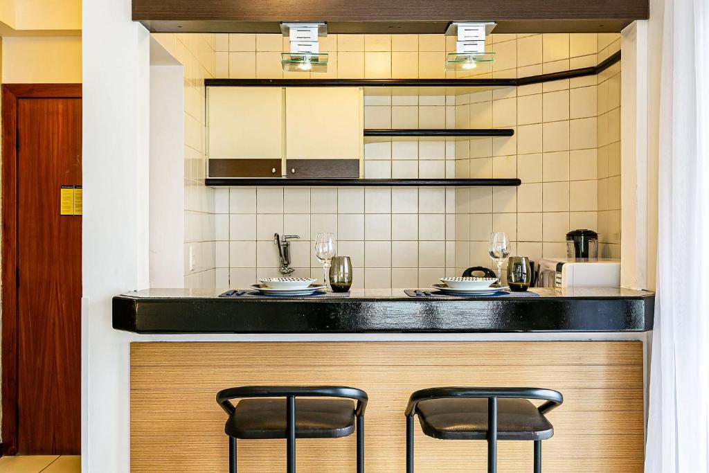  Apartamento em condomínio com infra completa e vista mar CA17