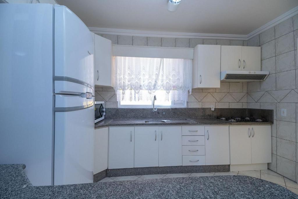  Aluguel Apartamento 3 quartos s 1 suíte 100m Mar Bombas SC